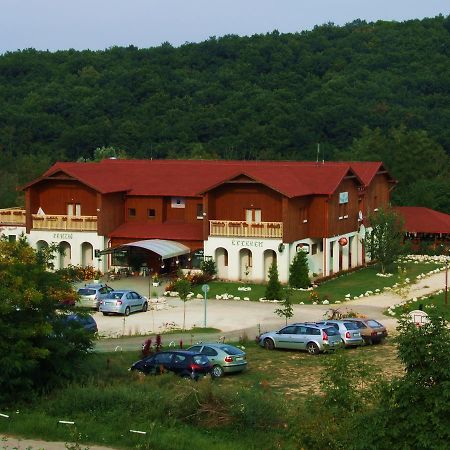 Pollushof Panzio Es Etterem Bed and Breakfast Csolnok Εξωτερικό φωτογραφία