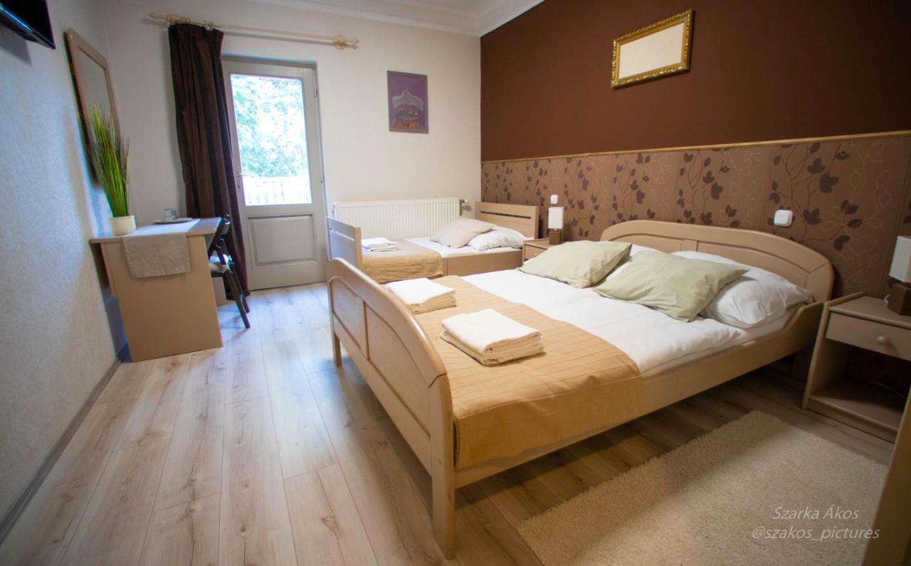 Pollushof Panzio Es Etterem Bed and Breakfast Csolnok Εξωτερικό φωτογραφία