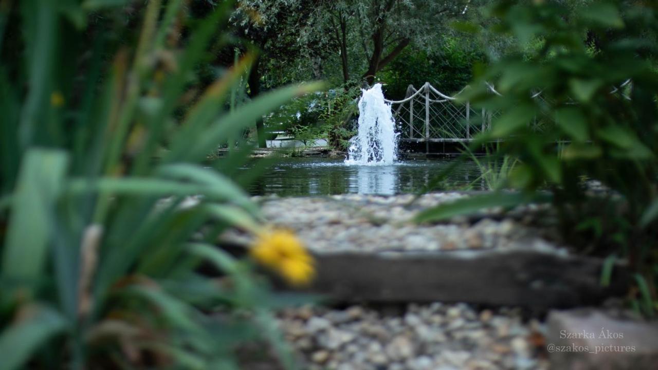 Pollushof Panzio Es Etterem Bed and Breakfast Csolnok Εξωτερικό φωτογραφία