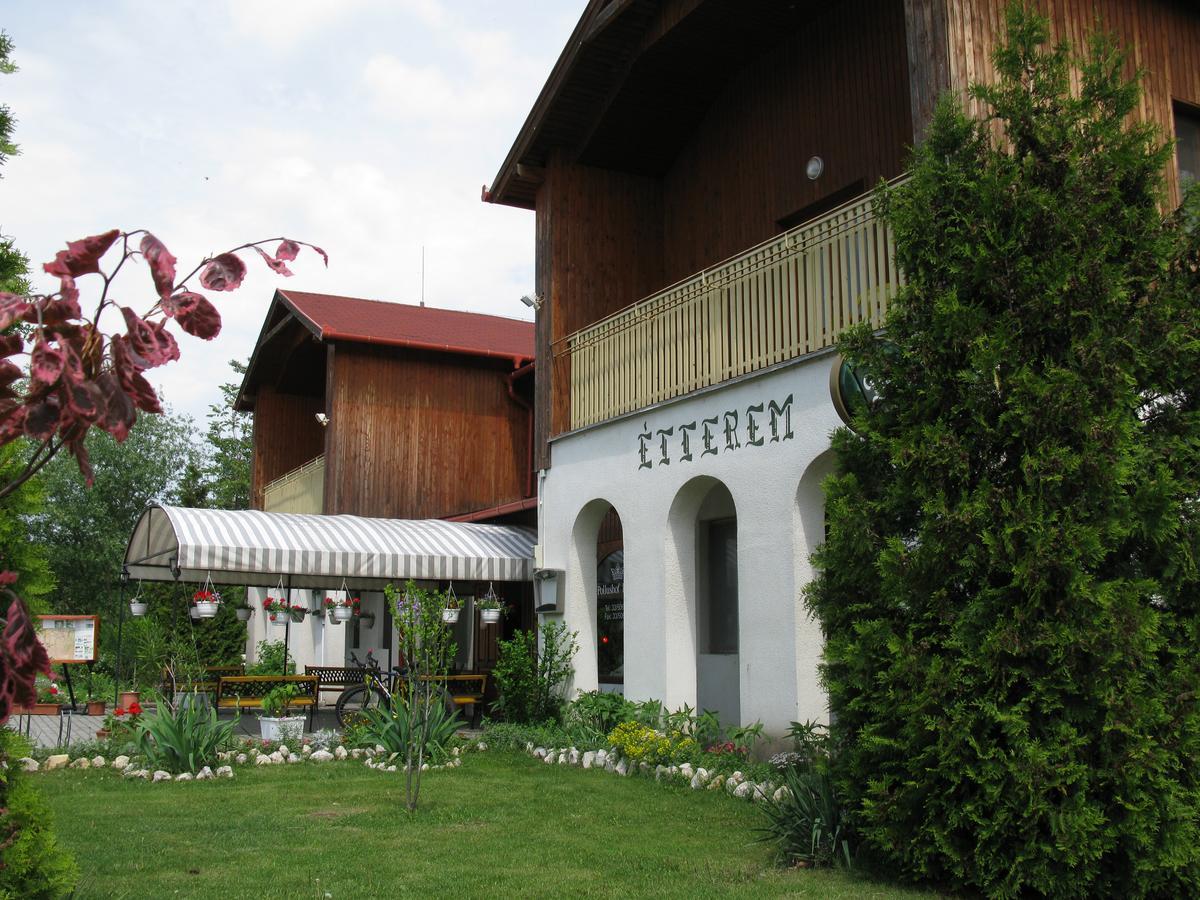 Pollushof Panzio Es Etterem Bed and Breakfast Csolnok Εξωτερικό φωτογραφία