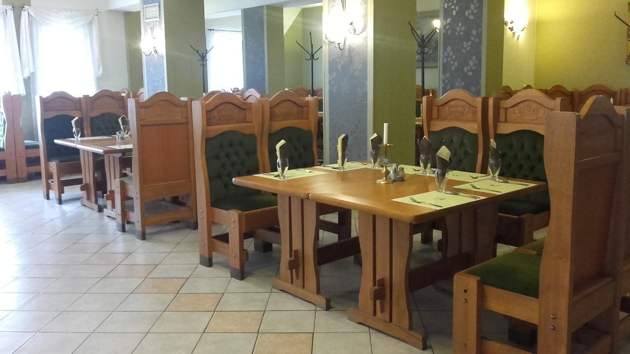 Pollushof Panzio Es Etterem Bed and Breakfast Csolnok Εξωτερικό φωτογραφία