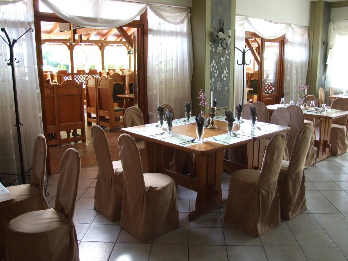 Pollushof Panzio Es Etterem Bed and Breakfast Csolnok Εξωτερικό φωτογραφία