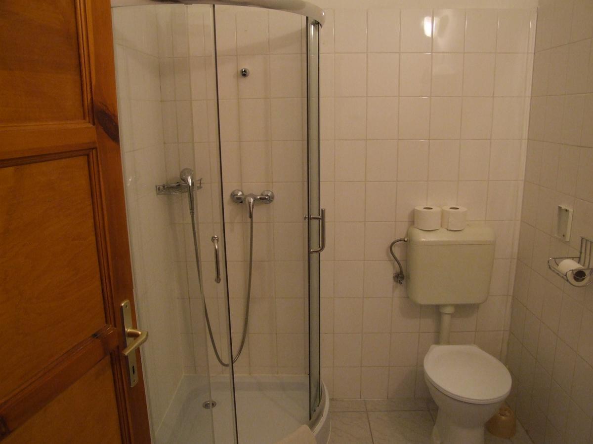 Pollushof Panzio Es Etterem Bed and Breakfast Csolnok Δωμάτιο φωτογραφία